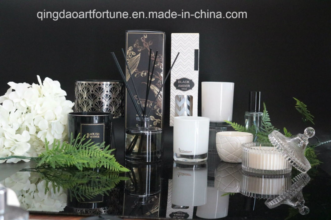 Glass Scented Candle with Paper Decal and Wood Cover for Party