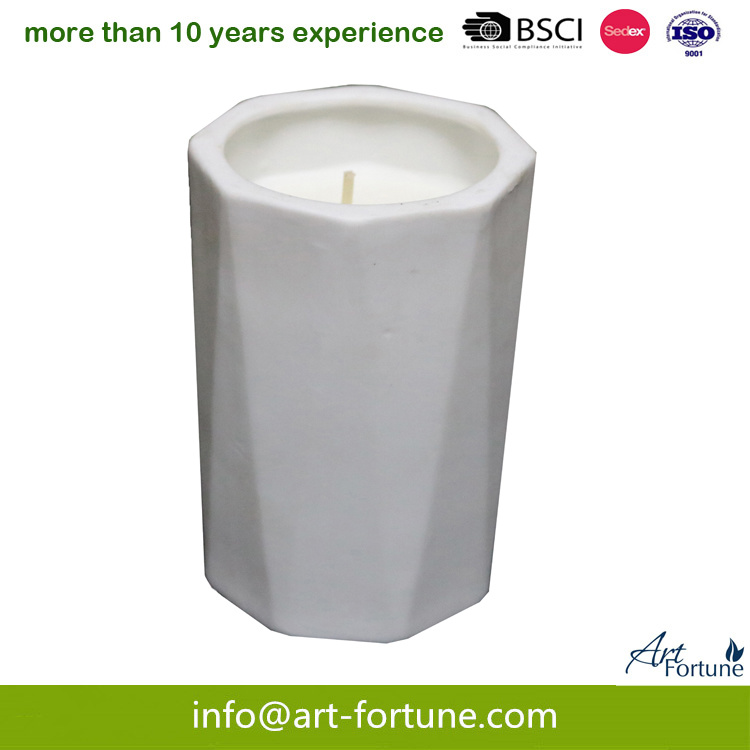 Scented Ceramic Candle with Embossment and Paraffin Wax for Home Decor